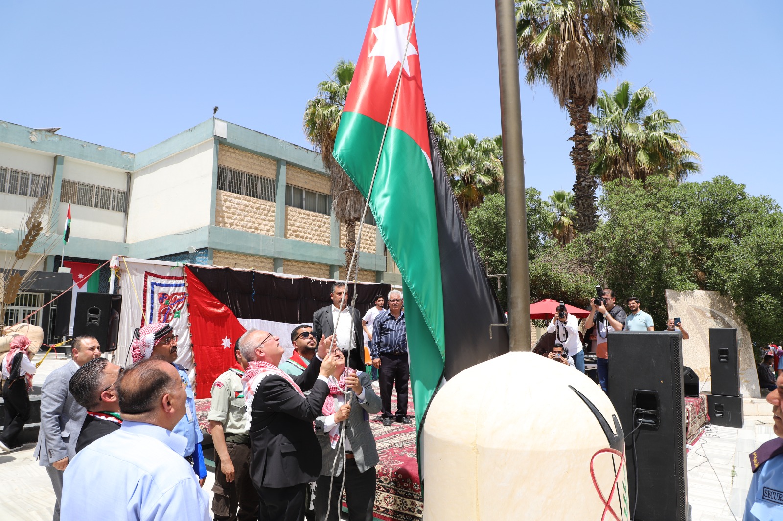 بتنظيم من عمادة شؤون الطلبة- "اليرموك" تحتفل بعيد الاستقلال الـ 79 بسلسلة فعاليات وطنية ثقافية وفنية وتراثية- صور
